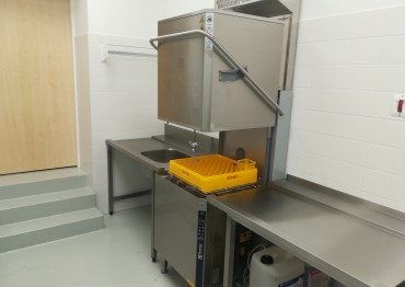 průchozí myčka nádobí